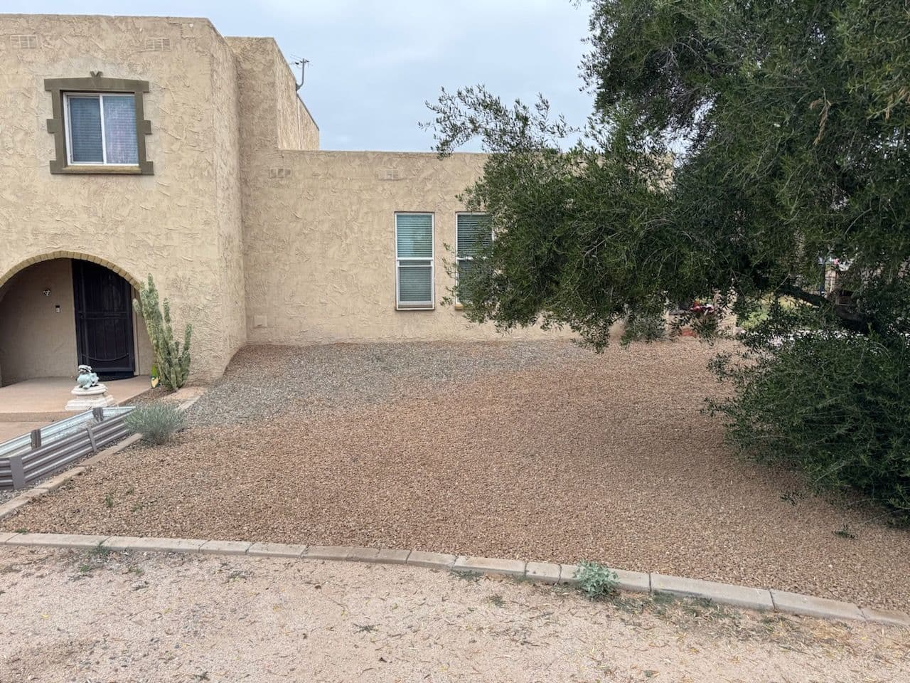 Showcasing Southwestern Beauty with Expert Gravel Installation